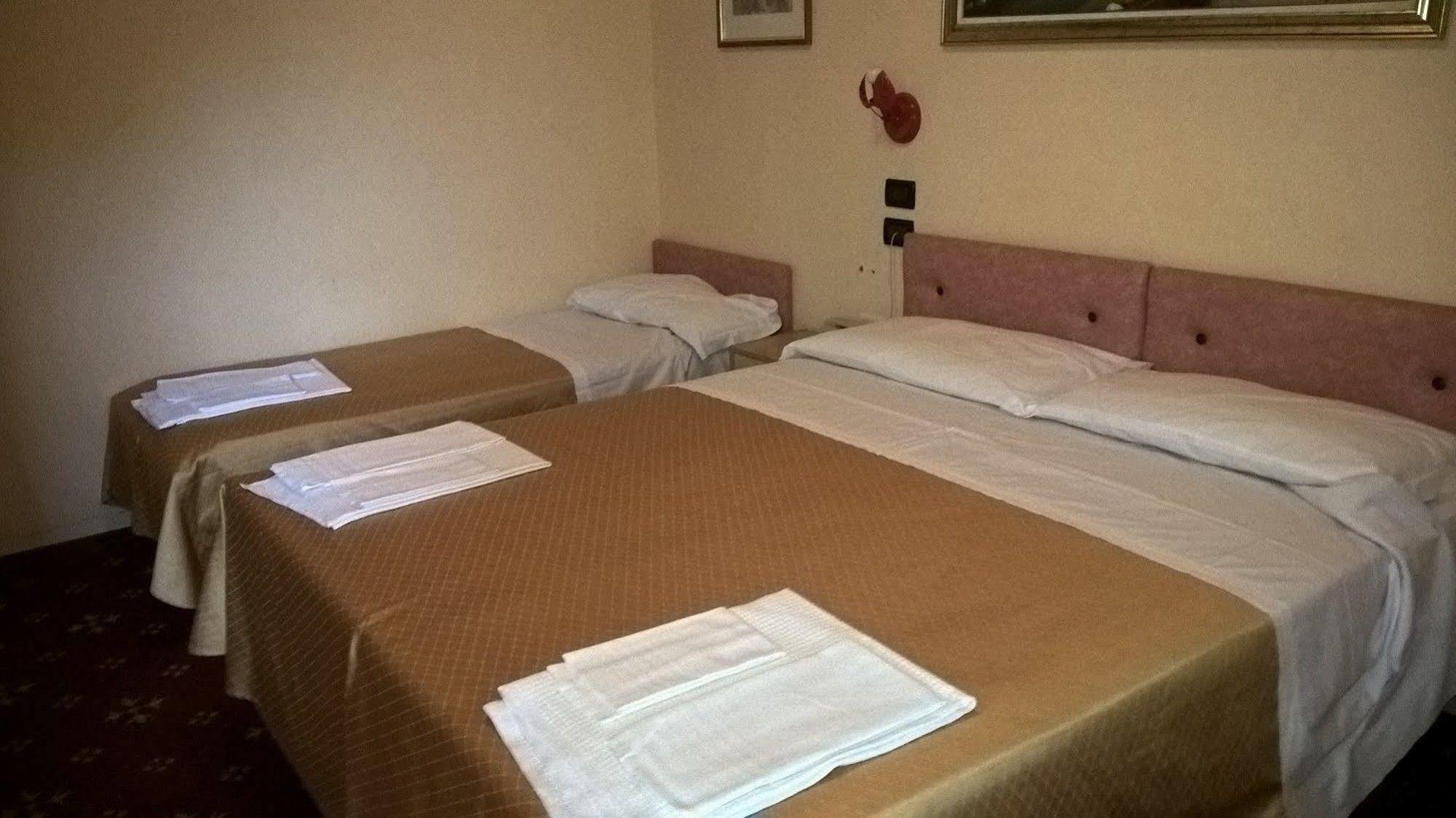 Hotel Parigi Castel San Pietro Terme Dış mekan fotoğraf