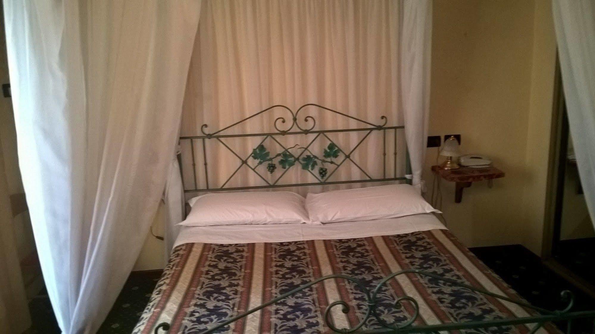 Hotel Parigi Castel San Pietro Terme Dış mekan fotoğraf